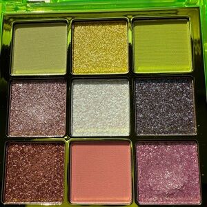 Huda beauty eyeshadow palette. Unused. Fun colors